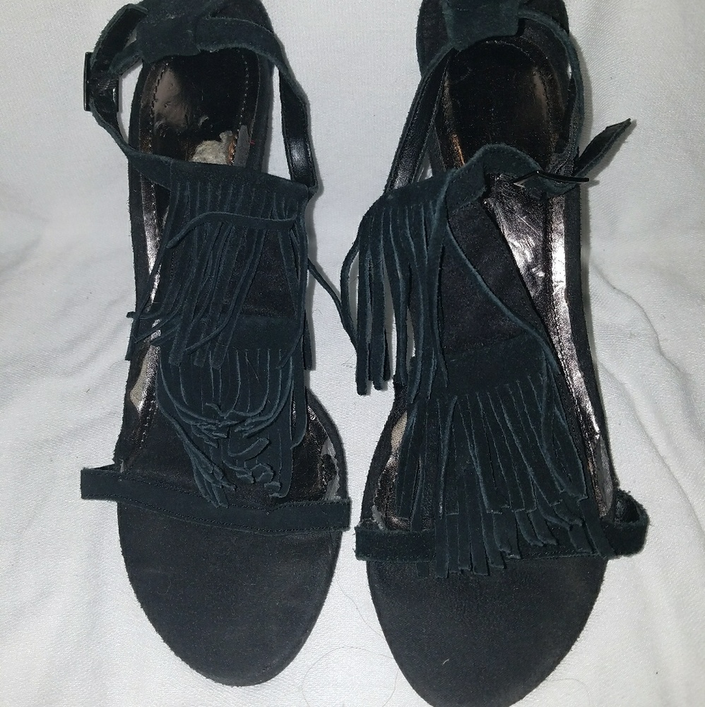 Black shingle suede sandal